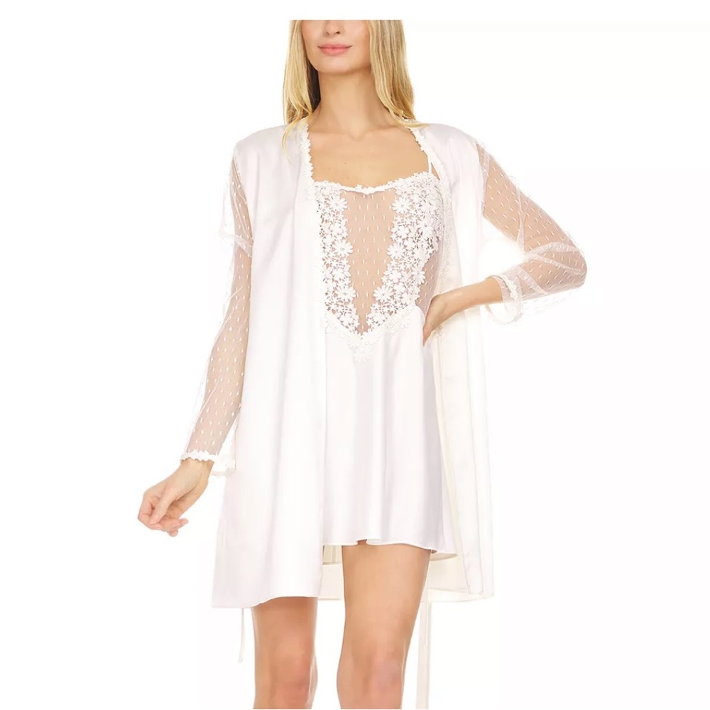 Flora Nikrooz Showstopper Chemise & Robe Set